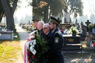 Straż Miejska stanęła przy rocznicy smoleńskiej w Częstochowie