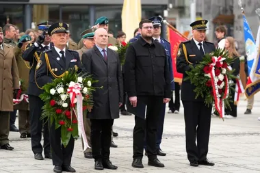 Straż Miejska w Częstochowie przy Piłsudskim - ważny detal uroczystości