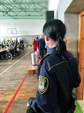 Straż Miejska rozwoziła paczki, gdy przy Targowej ruszyło śniadanie dla 350 osób