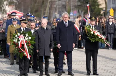 Poczet sztandarowy i zabezpieczenie uroczystości - Straż Miejska na Placu Biegańskiego