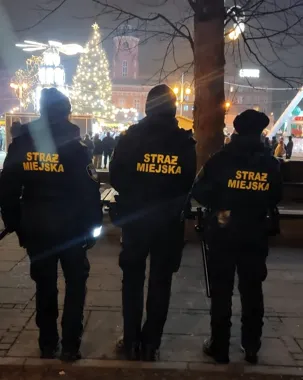 Ferie z alkoholem - nieletni przewiezieni przez Straż Miejską na komisariat